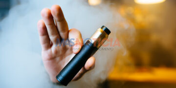 beard man show vaping device on his outstretched hand