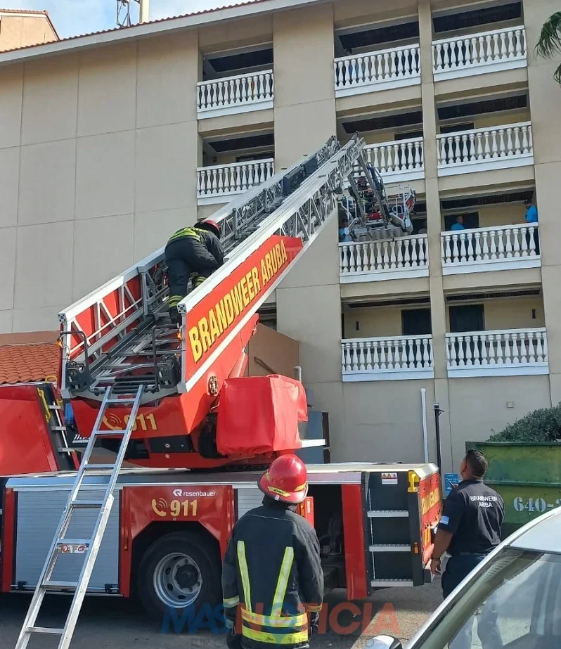 Jair Tromp Brandweer: Ta enfatisa necesidad di un di dos ladderwagen pa garantisa seguridad debi na edificionan mas Halto