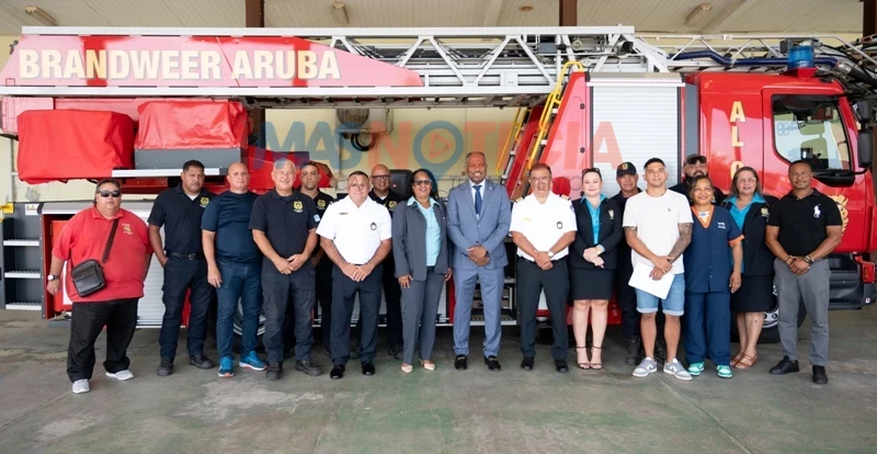 Brandweer awo tin cuarenta bombero certifica pa opera ladderwagen