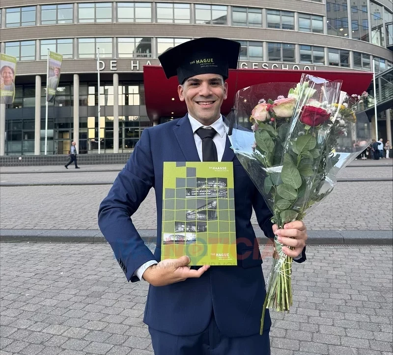 Woldrick Everon a gradua for di The Hague University of Applied Sciences